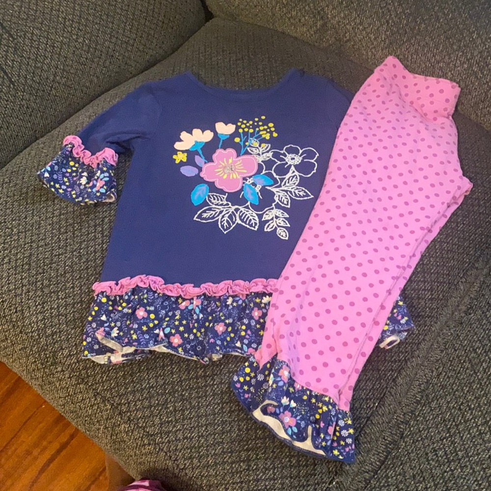 Toddler matching shirt and leggings set